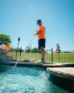 Safari Pool Service Tech Focused On Quality Cleaning